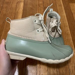 Sperry duck boots in sage green and cream size 7